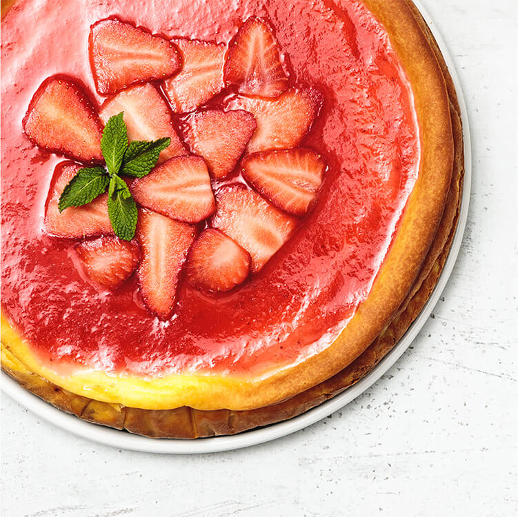 Strawberry Cheesecake mit frischen Erdbeeren.