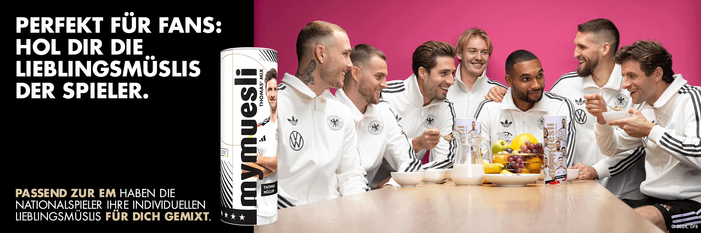 mymuesli DFP Kooperation: DFB Team am Frühstückstisch mit Müsli