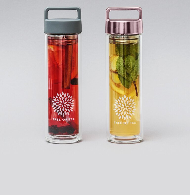 Die schöne 2go Bottle in Roségold oder Mattgrau für Teegenuss unterwegs
