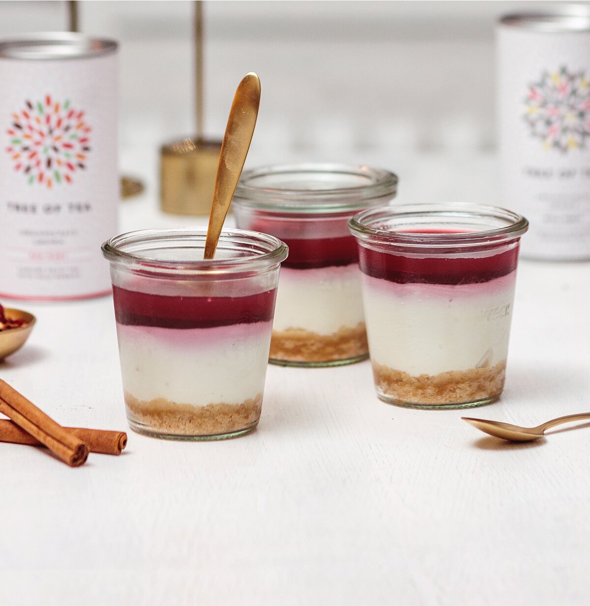 Cheesecake im Glas mit Red Ruby Früchtetee