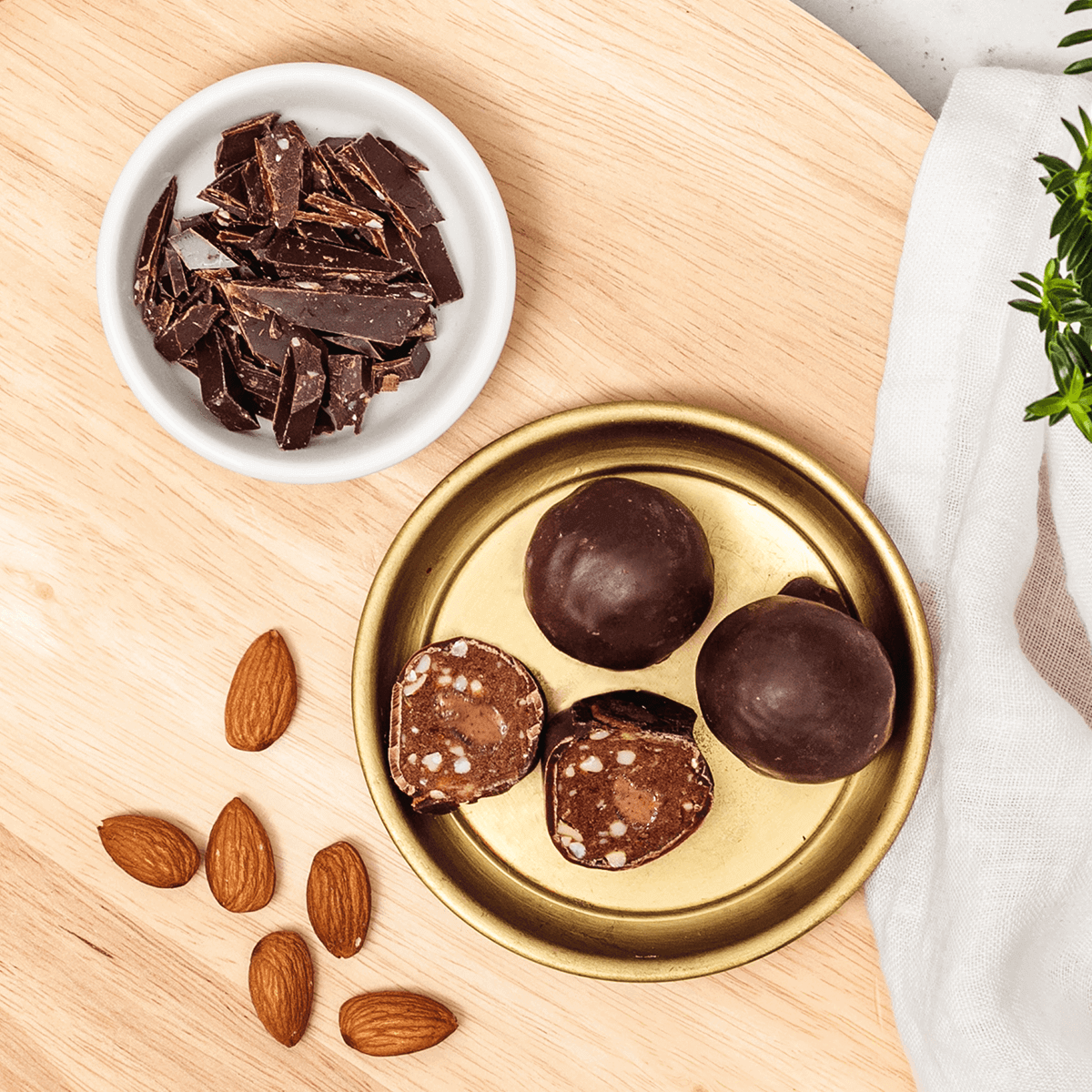 article01-nut-butter-balls-almond-chocolate.png