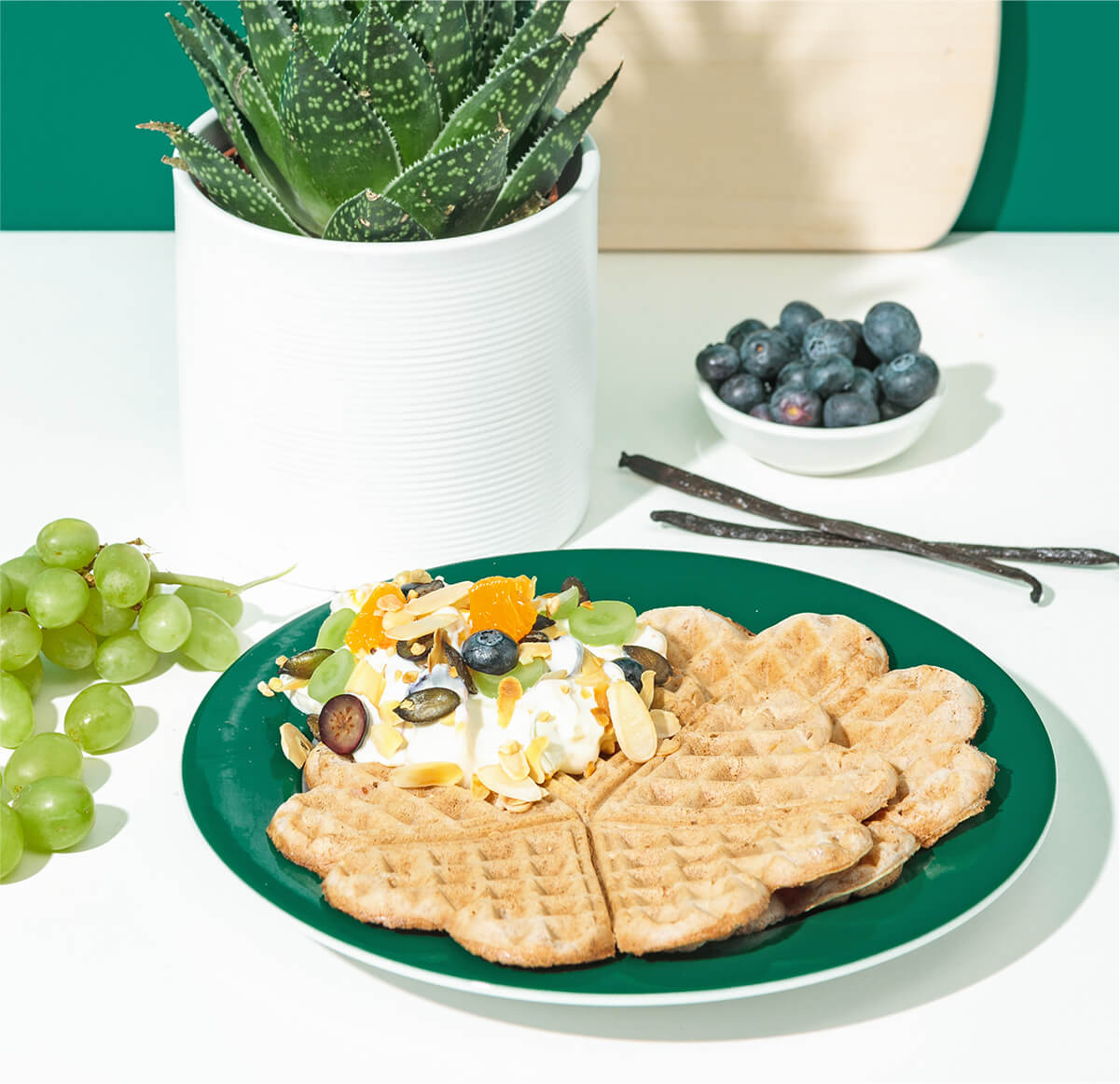 Vollkornwaffeln mit Kokos Nilk und cremigem Obstquark