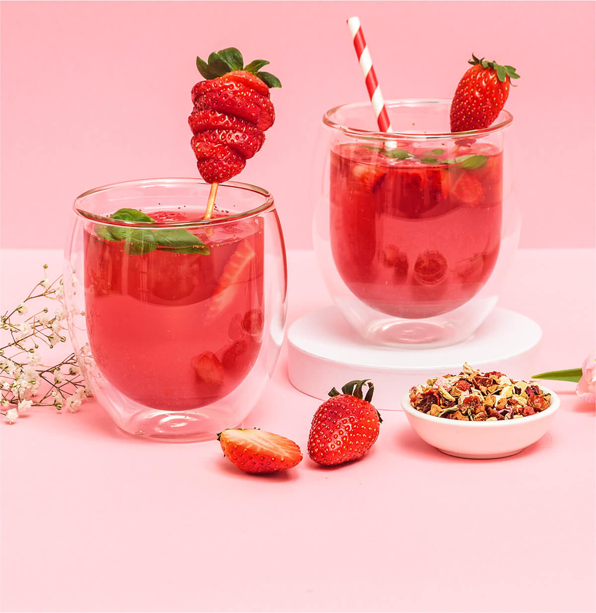 Erdbeer Rhabarber Cocktail mit Strawberry Bliss