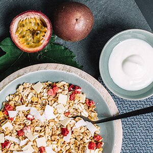 Selbst gemachtes Eis mit Müsli