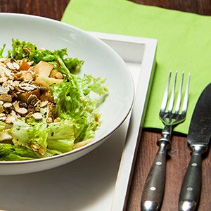Salat mit vielen Proteinen optimal nach dem Sport